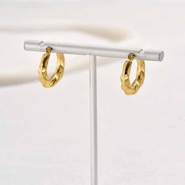 A pair of light luxury and gorgeous temperament, versatile and set with zircon copper earrings, metallic copper material gift-8